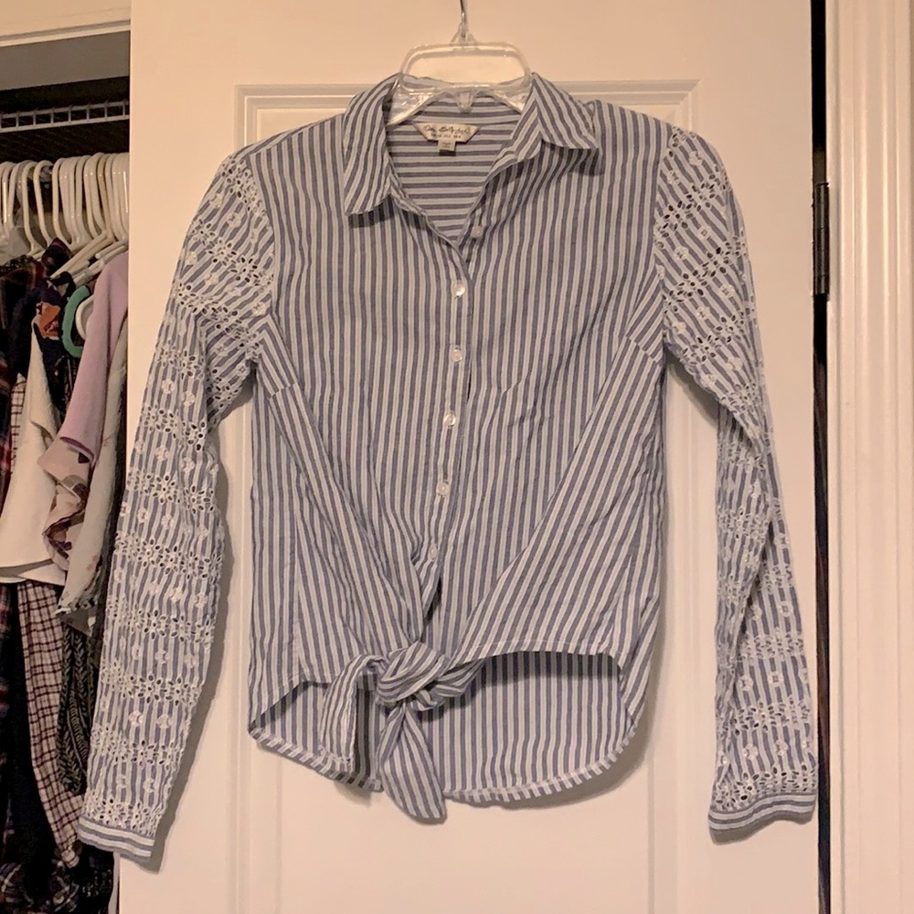 Long eyelet sleeve shirt with front tie